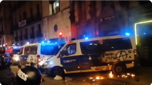 Poliția turcă a arestat cel puțin 100 de manifestanţi care încercau să ajungă în Piața Taksim, simbol al revoltelor