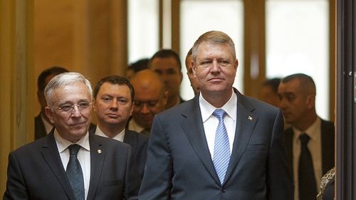 Klaus Iohannis i-a dat replica lui Mugur Isărescu după ce guvernatorul BNR a invitat românii să bea ceai de tei din cauza agitației din jurul creșterii prețurilor