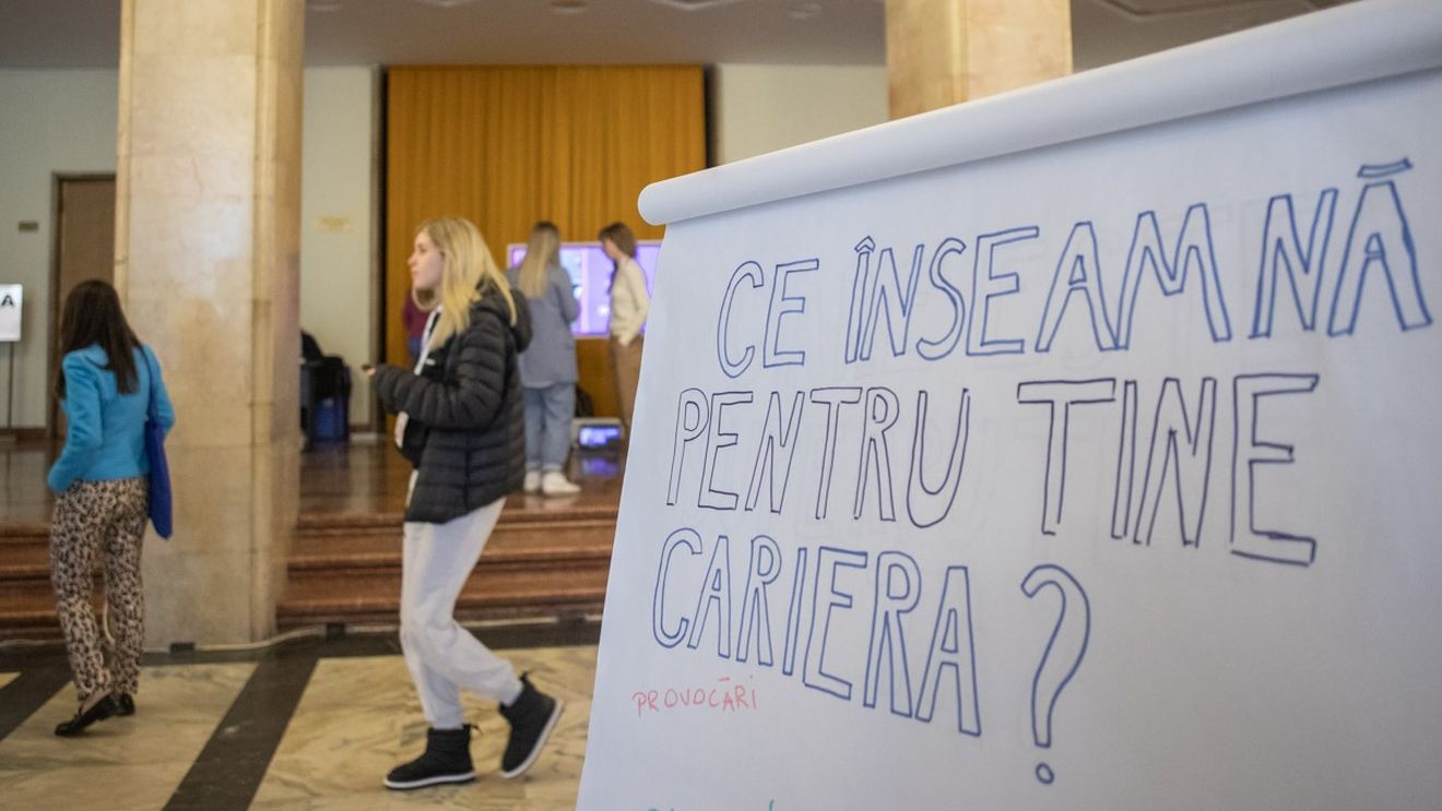Site de joburi pentru tineri cu studii superioare: Digital marketing, software engineering, PR și HR, cele mai căutate domenii în 2023