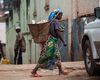 Oamenii din Congo cred că Ebola e răspândită de talismane cu dolari aruncate în latrine / Mulți apelează la preoți în loc să se ducă la spital