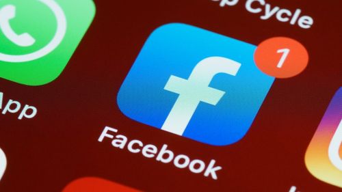 „O mie de dolari pe lună dacă folosiți Facebook” / Zuckerberg îi plătește pe creatorii de conținut pentru a-și revigora „vechea” rețea socială / Care sunt condițiile, cine se califică și de ce e valabil doar în America de Nord