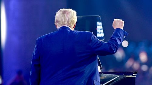 The Wall Street Journal: Reţeaua X (ex-Twitter) îl va despăgubi pe Donald Trump pentru suspendarea contului său în 2021 / Meta a plătit 25 de milioane  de dolari președintelui pentru suspendarea contului