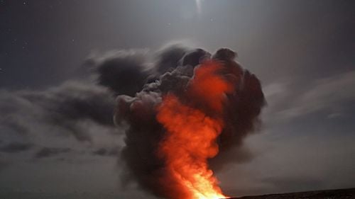 UPDATE VIDEO Ministerul Sănătății: Cele două victime ale incendiului întrunesc condițiile de transfer în străinătate/ Un incendiu violent a cuprins o stație de prelucrare a produselor petroliere din Prahova