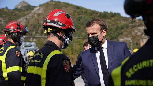 Opt oraşe din Franţa, inclusiv Parisul, sunt în alertă maximă / Autorităţile pregătesc încă 4.000 de paturi în spitale