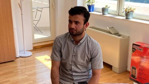 Povestea tragică a unui tânăr refugiat afgan în Suedia: Talibanii i-au ucis tatăl şi un frate de numai 10 ani în explozia unei maşini