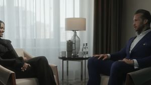 „Stalin a fost evreu”, „cabaliștii sunt pedofili”: prezentatoarea tv Candace Owens răspândește teorii conspiraționiste împreună cu Tristan Tate, personajul controversat acuzat anterior de viol și trafic de persoane atât în Marea Britanie cât și în România
