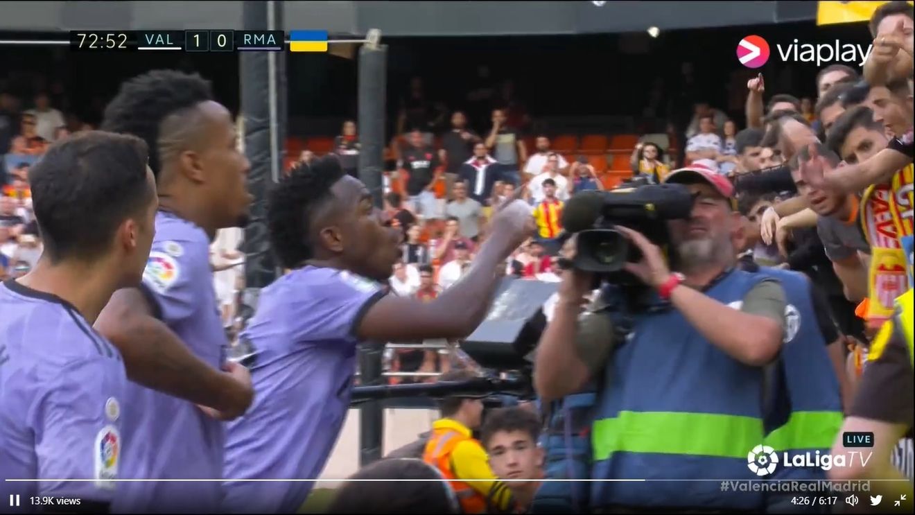 Opt luni de închisoare pentru trei suporteri ai echipei Valencia care l-au insultat pe Vinicius