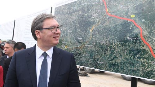 Alegeri parlamentare în Serbia. Partidul președintelui Vučić, acuzat de autoritarism, se pregătește de o victorie zdrobitoare duminică, iar liderul sârb de o vizită în Statele Unite pentru discuții pe tema Kosovo