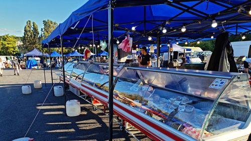 FOTO Protecția Consumatorilor a închis temporar piața volantă de la Academia Militară din Capitală/ Amenzi de 35.000 de lei aplicate în urma controalelor