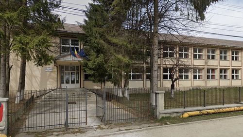 Două anchete la Liceul Teoretic Azuga, după ce mai mulți elevi au reclamat că o profesoară de Matematică îi lasă corigenți intenționat și nu au putut susține Evaluarea Națională