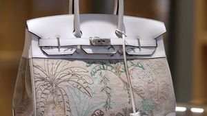 Spargere de peste un milion de euro la un magazin cu produse de lux second hand din Paris / Au fost furate peste o sută de genţi de marcă Hermès, Dior, Louis Vuitton şi Chanel