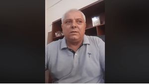VIDEO Primarul din Calafat spune că și-a mințit consilierii că nu mai candidează ca să îi voteze un proiect de 3 milioane de euro/ După ce i s-a votat proiectul, primarul și-a cerut scuze localnicilor ”pentru minciună”