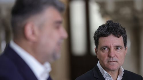 UPDATE Ciolacu: „Nu îmi doresc vreodată ca Nicuşor Dan să fie preşedintele României, mai ales că sunt bărbat şi nu vreau să fiu obligat să port fustă” / Nicușor Dan: „Pot să-l asigur că va fi liber să poarte ce haine vrea, dar nu le va purta la Palatul Victoria”