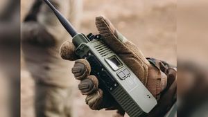 Apărut din nevoie, devenit unul dintre cele mai bune din lume: Americanii au pus ochii pe un walkie-talkie rezistent la bruiaj dezvoltat în Ucraina / Povestea Himera