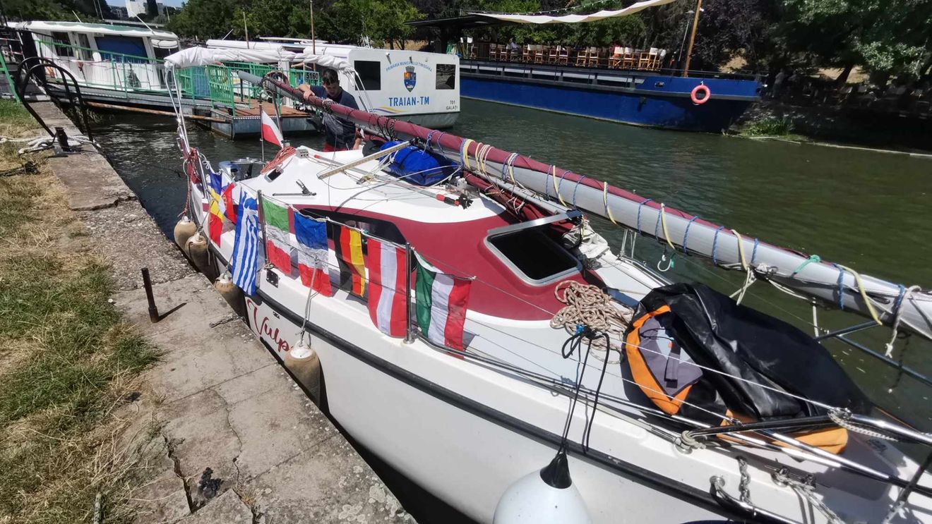 VIDEO Din Marea Mediterana la Timișoara. Peste 3.500 de kilometri de ape interioare și peste 2.000 de mile marine. Ambarcațiunea Vulpea scrie istorie pe Bega
