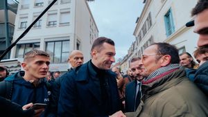 Franceinfo despre președintele partidului Reunirea Națională, Jordan Bardella: Popularitate în creștere, apropiat de tineri pe Tiktok, atent la comunicare, dar imaginea sa de ginere ideal începe să fie afectată de o serie de dezvăluiri
