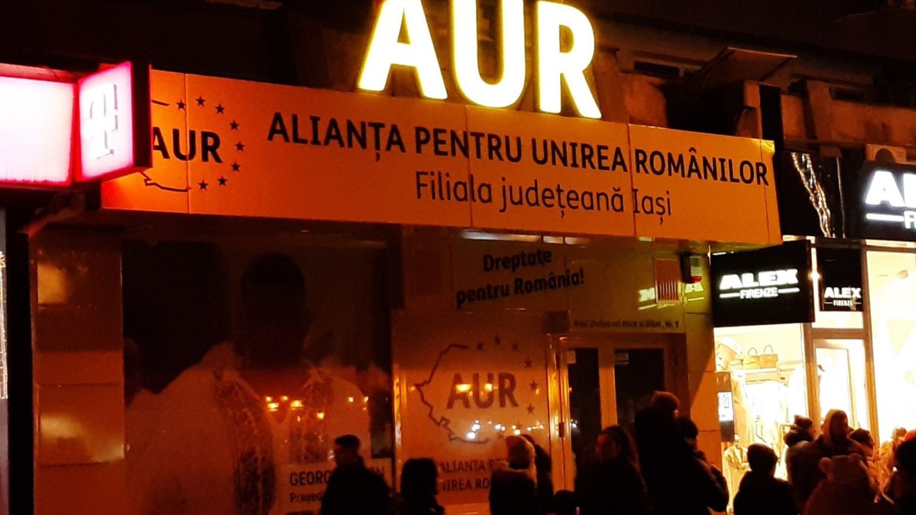 Scandal la AUR Iași: Singurul ales local asumat public gay a fost invalidat de instanță la cererea propriului partid / AUR l-a înlocuit pe listă cu candidatul de pe locul trei