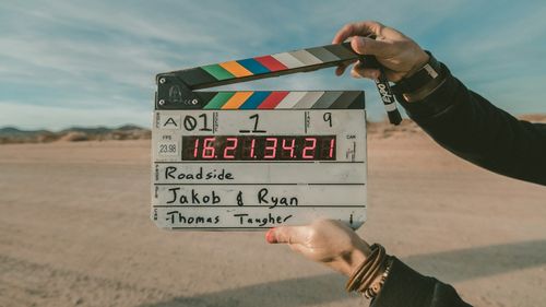 STUDIU Inteligența artificială ar putea face filme și emisiuni mai bune decât oamenii? Majoritatea americanilor dintr-un experiment nu au reușit să identifice corect 5 din 8 filme, dacă sunt făcute de AI sau om