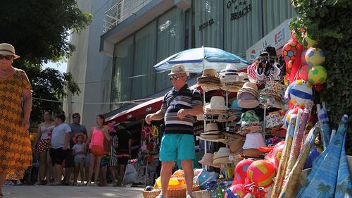 Cu litoralul desfigurat de betoane, lucrări neautorizate și servicii proaste, ministrul Turismului dă vina pe presupusele ”știri false” pentru scăderea numărului de turiști