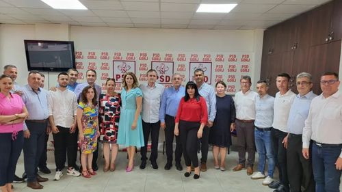 FOTO Mai mulți profesori din Gorj, înrolați în PSD de inspectoarea școlară generală, prezentați partidului ca „oameni care până acum nu au mai făcut parte din niciun partid politic și vor să se implice activ pentru realizarea obiectivelor”