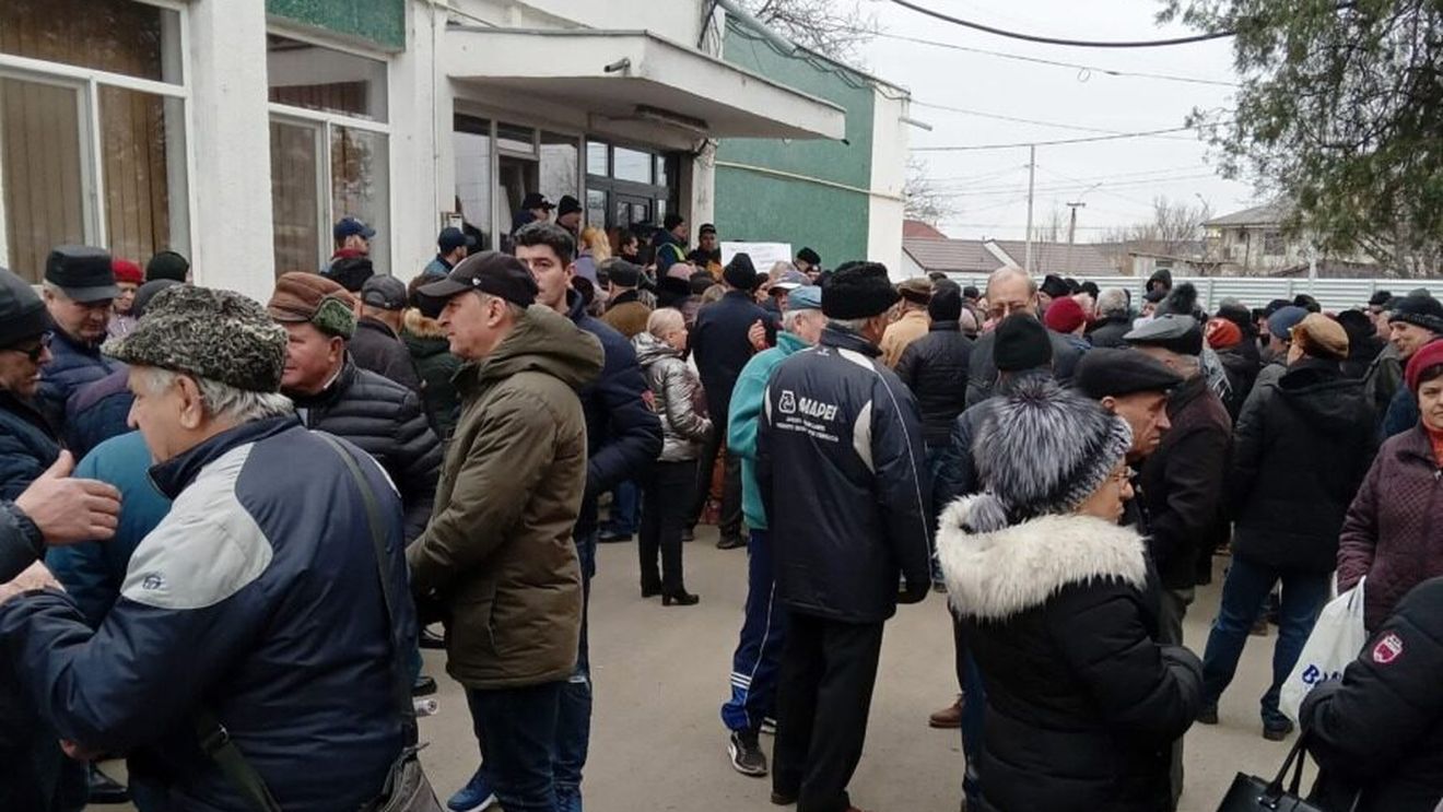 Protest la Bârlad faţă de tarifele mari la apă