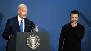 VIDEO "Doamnelor și domnilor, președintele Putin". Biden, gafă fără precedent la summitul NATO: L-a încurcat pe Zelenski cu dictatorul de la Kremlin / Pe Kamala Harris a încurcat-o cu Trump