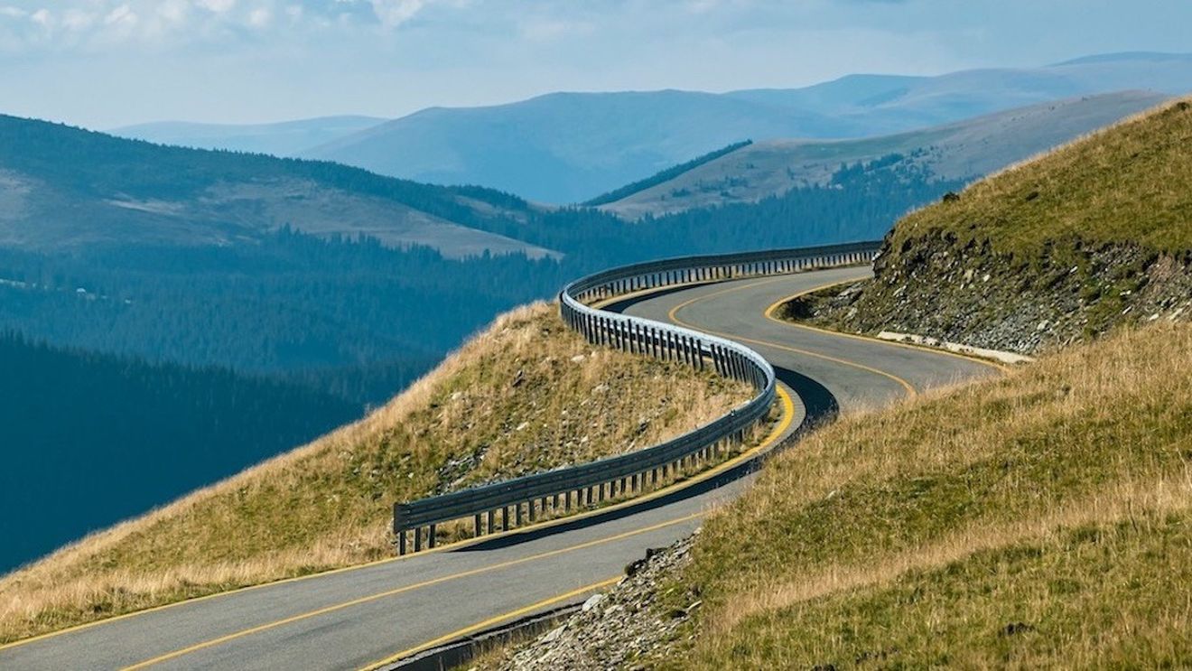 Se reduce intervalul orar în care șoferii pot circula pe Transalpina / Accesul este permis între orele 9:00 – 20:00