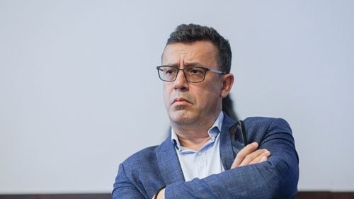 Fostul şef al Biroului Electoral Sector 1 din 2020, procurorul Nicolae Sprîncu, a câștigat procesul cu Victor Ciutacu și RTV / Decizia nu este definitivă / Apelul lui Mihai Gâdea, Mircea Badea şi Antena 3, admis de instanță / Realizatorii TV au prezentat imagini cu saci de voturi „furaţi” şi au acuzat o pretinsă fraudă electorală în urma căreia Clotilde Armand a câştigat primăria
