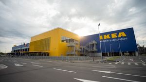 Documentar Arte: „Ikea, stăpânul pădurilor” / Un prădător discret campion al greenwashing-ului / În România, gigantul suedez a cumpărat 50 de mii de hectare de pădure