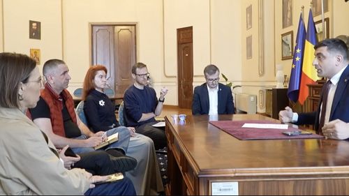 VIDEO Simion i-a certat pe toți cei din conducerea editorială a Digi24 în biroul său de la sediul AUR, numindu-i „asasini mediatici”, iar mai apoi a pus filmarea pe Facebook, imediat ce a început dezbaterea televizată cu Nicușor Dan / Digi24 transmite că „imaginile au fost înregistrate fără drept”