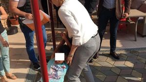 Adevărul: Fetiţă târâtă de un procuror pentru a fi trimisă familiei adoptive din SUA. Poliția susține că dosarul era făcut pentru răpirea copilului. Vedem Just: Asistenta maternală a refuzat adopția/ I-a indus copilului ideea că i se vor lua organele de către adoptatori
