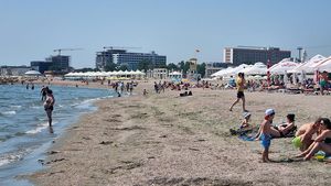 Litoralul este pregătit să primească turiști, ”cu lucruri bune, foarte bune și mai puțin bune”, susține ministrul Economiei și Turismului