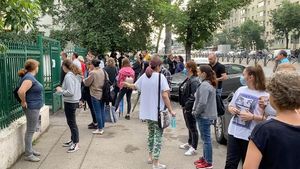 Evaluarea Națională 2020. Ce se întâmplă cu elevii care au temperatură peste 37,3 grade C la intrarea în examen / Ghid infografic cu regulile de examen
