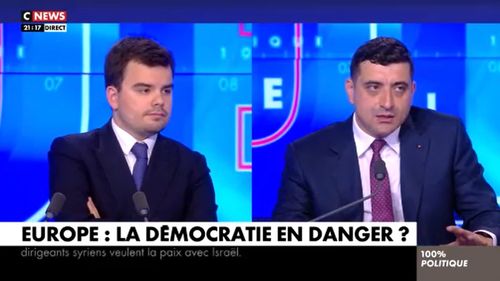 VIDEO George Simion, luat peste picior de moderatorii unei televiziuni franceze după ce l-a acuzat pe Macron de ”tendințe dictatoriale” și a comparat Franța cu Iran: ”Jigniți mulți francezi vorbind așa. Franța e o democrație care nu are tendințe dictatoriale. Dacă vă numiți deja omologul dictator, asta e promițător pentru relațiile României cu Franța” / ”Preluați exact argumentele lui Putin”