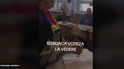 VIDEO Diana Șoșoacă, virală pe TikTok după ce și-a anulat votul la vedere, pe urna cu buletine, și a făcut comentarii electorale în timp ce era filmată, fără să fie oprită de autorități / Șefa partidului extremist SOS și parlamentarul neolegionar Tudor Ionescu îndeamnă la anularea votului (update)