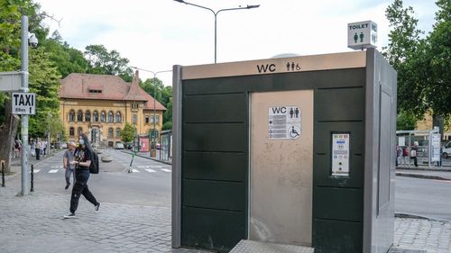 Primăria Braşov cumpără 28 de toalete publice automatizate cu două milioane de euro. Primele 6 vor fi montate anul acesta. Vor avea acces electronic, GPS și comenzi vocale