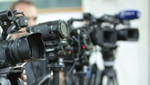 Strania conferință de presă la care au fost mai mulți chestori de poliție decât ziariști: doar 3 reporteri de la G4Media, TVR și Euronews au fost prezenți și au pus întrebări despre afacerea BMW