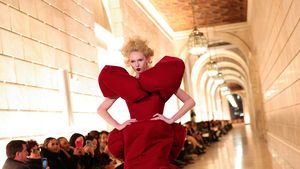 FOTO Colecția nebună a lui Marc Jacobs sezonul primăvară vară 2025 a fost prezentată la New York Fashion Week