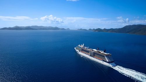 Un tânăr care a căzut peste bordul unui vas de croazieră în Golful Mexicului a fost găsit în viaţă după 21 de ore/ Paza de coastă americană: ”Un miracol de Thanksgiving”