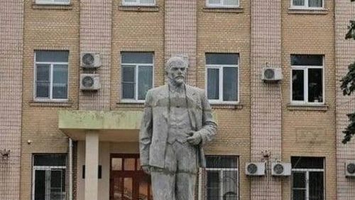 O statuie a lui Lenin a fost reinstalată în apropiere de Herson