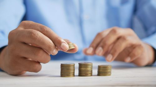 VIDEO Cum să faci economii și mici investiții dacă ești tânăr și abia te-ai angajat?/ Președintele Asociației Administratorilor de Fonduri: "Economisirea lunară e cea mai bună. Cât își permite fiecare" 