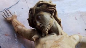 Atelierul ultimului tâmplar din Palermo, devenit punct turistic: „Mulțimi de turiști se opresc și intră. Sunt fascinați de executarea unei munci pe care nu au mai văzut-o niciodată”       