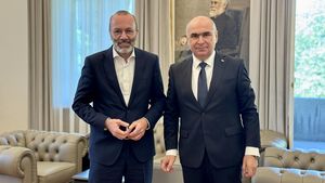 Președintele PPE, Manfred Weber, întâlnire cu Ilie Bolojan la București: „Prin reducerea deficitului, stabilizarea economiei, asigurarea finanțării din PNRR și promovarea reformelor și modernizării, ai ales calea cea mai dificilă, dar corectă și una pro-europeană”