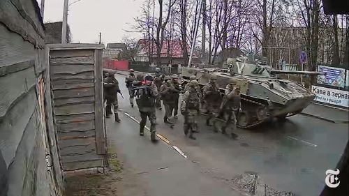 Crime de război: O investigație NYT arată cum o unitate militară rusă a omorât pe o stradă din Bucea zeci de civili/ Înregistrări telefonice exclusive, documente, interviuri și mii de ore de înregistrări video