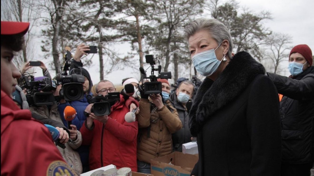 Comisarul european Ylva Johansson, în vizită la Vama Siret, pe unde vin refugiații ucraineni: ”Mulțumesc, România!”