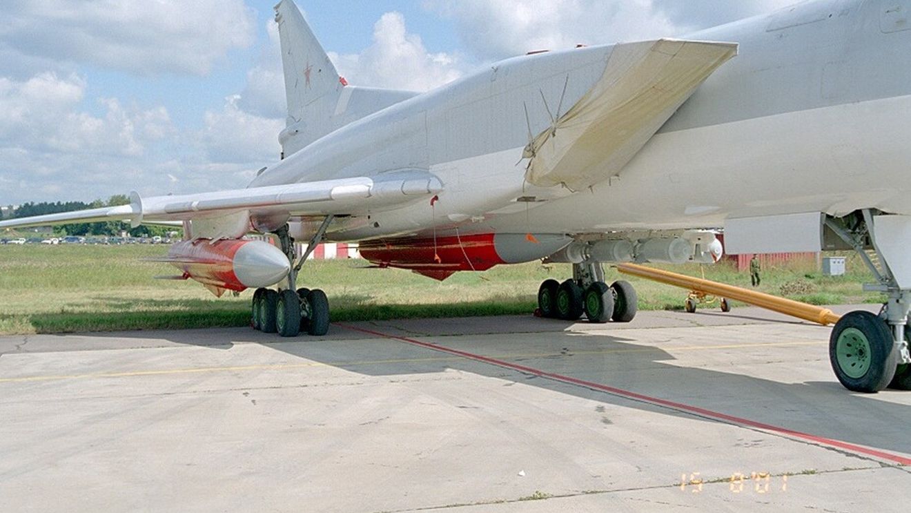 FSB anunţă că a dejucat o tentativă a Kievului de a fura un bombardier strategic rus de tip Tu-22M3 / Vara trecută, Ucraina a reuşit să recruteze un pilot de elicopter rus