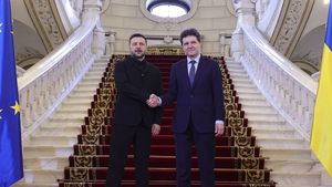 Nicușor Dan, la Cotroceni cu Volodimir Zelenski: Am primit garanții cu privire la continuarea funcționării școlilor în limba română și pentru toate celelalte drepturi ale minorității române din Ucraina / Ce prevede documentul semnat