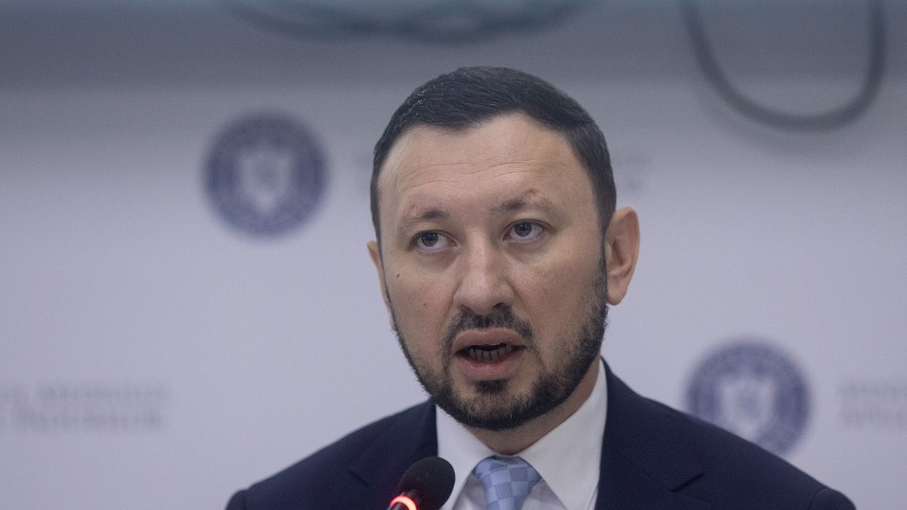 EXCLUSIV | Ministrul Mediului, Mircea Fechet: „Dacă se deschide drumul forestier prin pădurea Băneasa, voi demite conducerea Romsilva și Direcției Silvice Ilfov” / Barierele au fost montate / Neoficial circulă informări că se așteaptă schimbarea guvernului