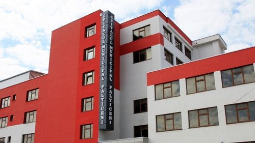 Noul spital din Fălticeni se deschide la exact 30 de ani după începerea construcției și după ce a pierdut aproape un sfert din populație. Este doar al patrulea spital construit de stat după Revoluție