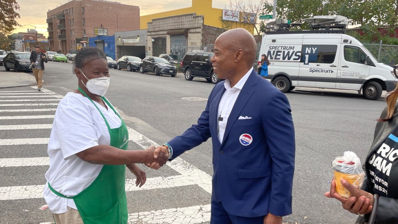 Primarul New Yorkului, Eric Adams, anunţă că abandonează cursa pentru realegerea sa